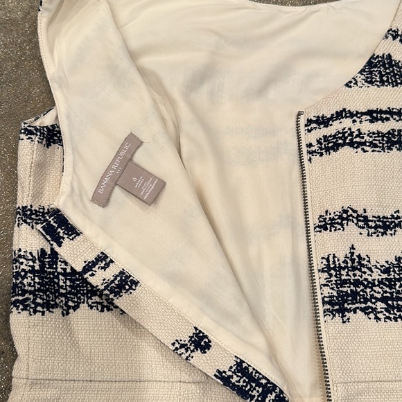 Cream and Navy Banana Republic Shift Dress - Picture 6 of 6